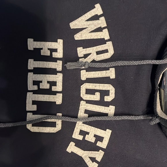 2XL Men’s Wrigley Field Hoodie - Picture 3 of 3